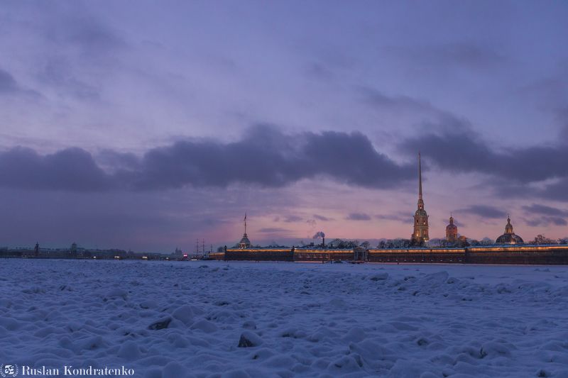 санкт-петербург, петропавловский собор, петропавловская крепость, синий час, закат, зима, рассвет Вид на Петропавловскую крепость с замёрзшей Невы фото превью