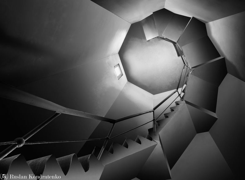 fine art, fineart, файн арт, fine art architecture,  чб, черное-белое, санкт-петербург, кронштадт, маяк, интерьер Внутри маякаphoto preview
