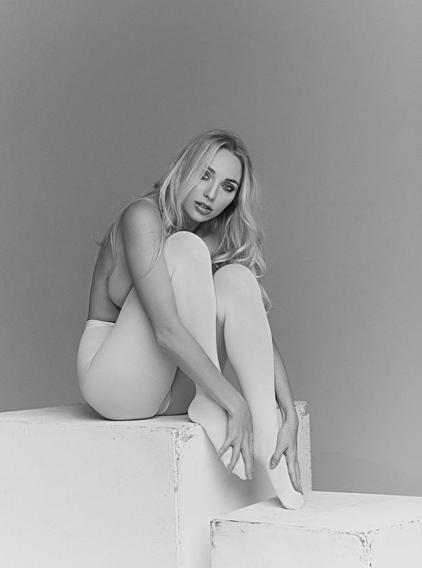 девушка,жанр,портрет,фотография,модель,арт,portrait,photography, middle,nature,soul,свет,girl,canon 35mm, woman,monochome,ню,гламур photo preview