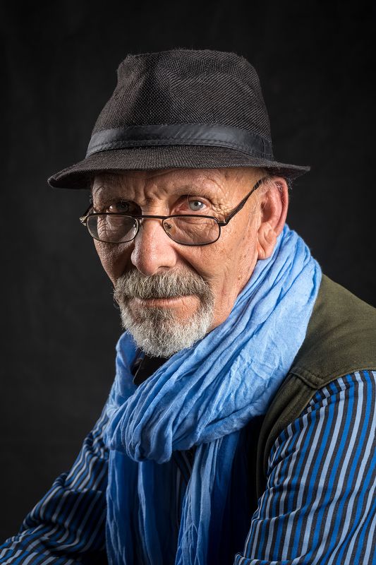 #portrait #photography #art #portraitphotography #photooftheday #model #photographer #photo #love #instagood #photoshoot #fashion #picoftheday #instagram #beautiful #portraits #like #style #beauty #myself #follow #me #nature #artist #canon #bhfyp #drawin Resist looksphoto preview