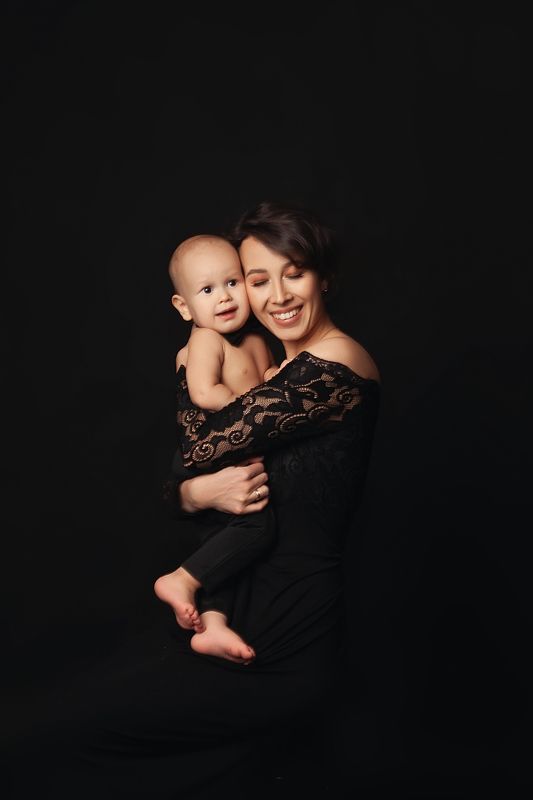 mom and baby, mom, maternity, mother, love, baby, family, babyphoto, familyphoto, children, childrenphoto, childrenphotography, мама, мама и малыш, мать и дитя, мальчик, малыш, сын, любовь, портрет, студийный портрет, семейный портрет, детский портрет  фото превью