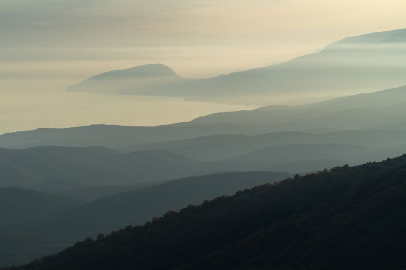 крым, черное море, аю-даг, туман Аю-Даг в вечерней дымке фото превью
