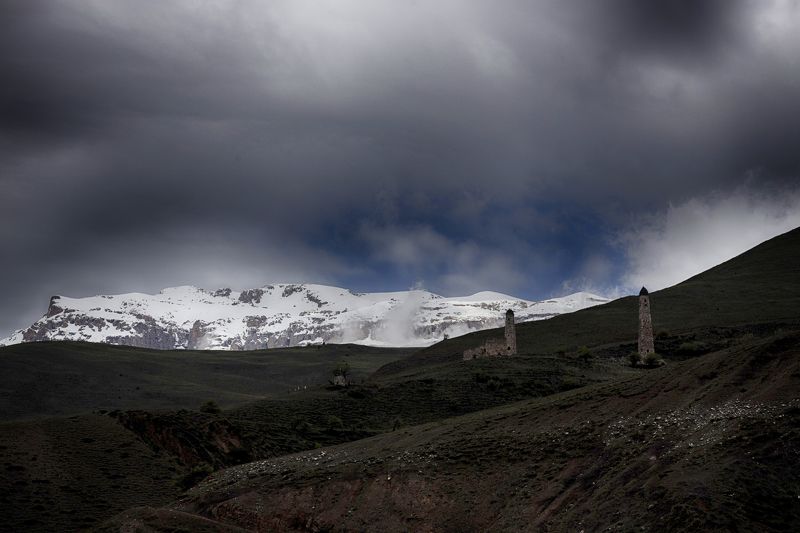 Ингушетия, родовые башни у села  Ольгетиphoto preview