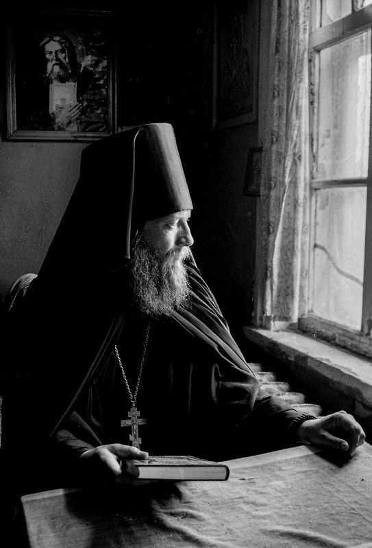 Монах фото превью