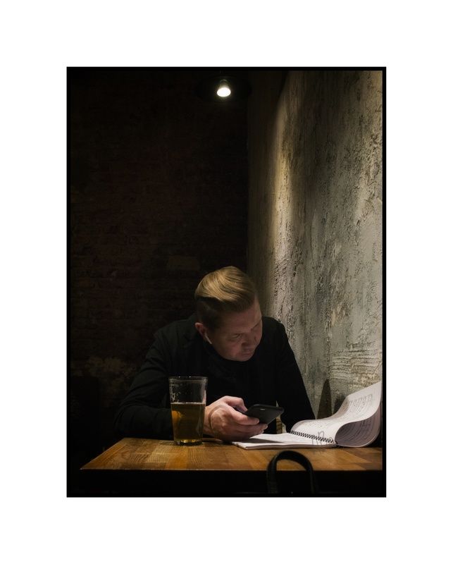 портрет, алекс босх, фотопортретспб Человек читающий ноты.photo preview