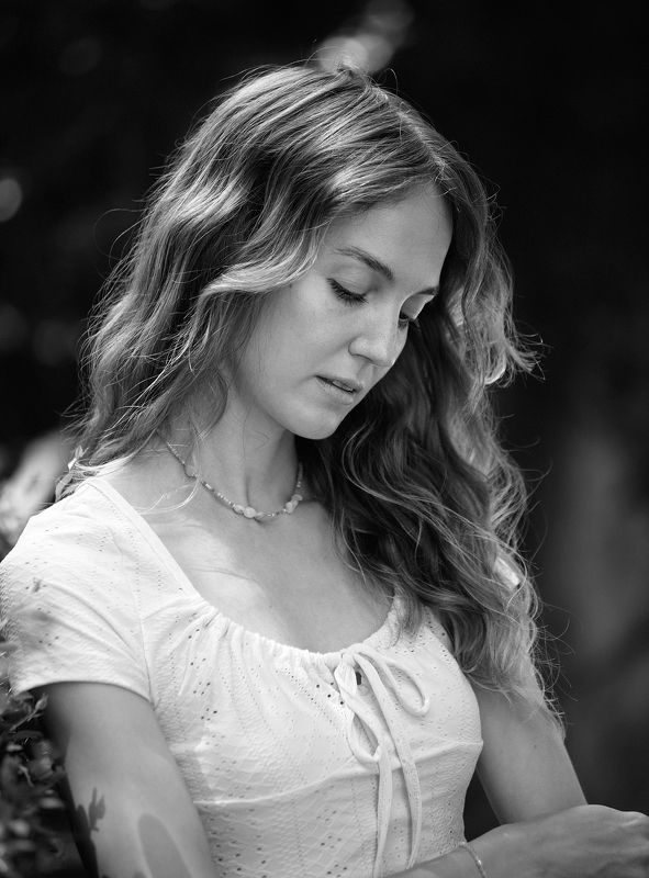 портрет, портретная фотография, женский портрет, естественный свет, фотосессия, чб, девушка, естественность Светаphoto preview