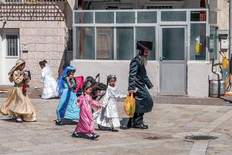 Принцессы на прогулке.photo preview