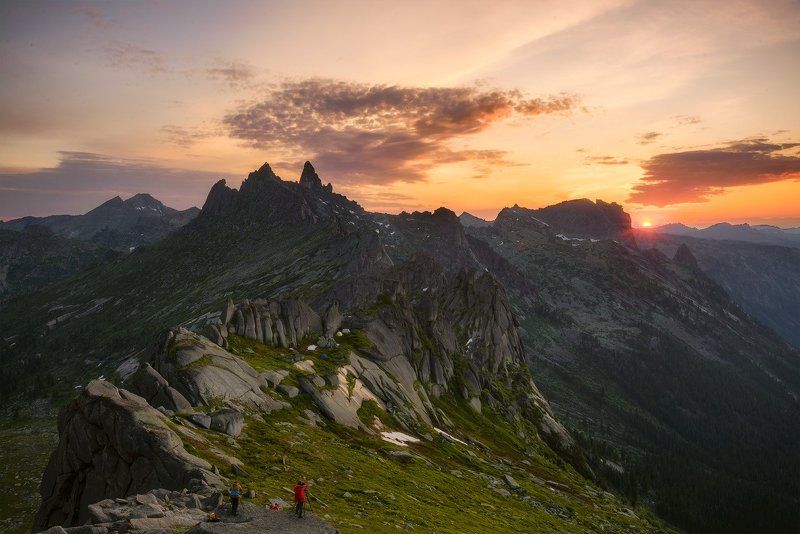 горы, Саяны, перевал, Тайгиш, национальный парк Ергаки В ожидании восхода на перевале Тайгиш.Ергакиphoto preview
