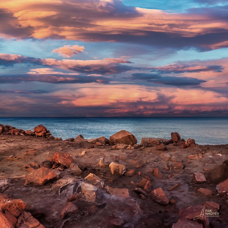 A Captivating Sunset on the Rocky Shorphoto preview