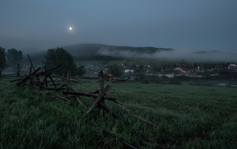 Туманное утро в селе Тюлюкphoto preview