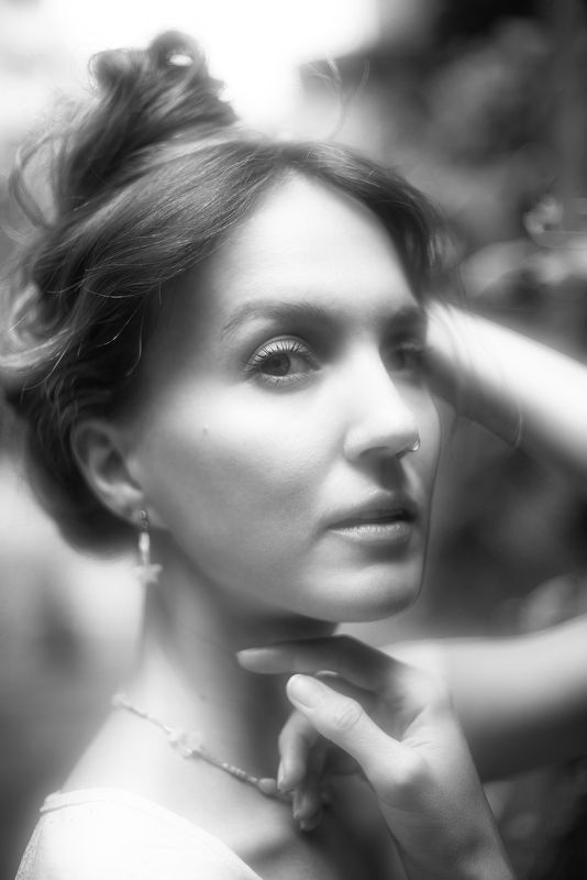 портрет, портретная фотография, женский портрет, естественный свет, фотосессия, чб, девушка, естественность Светаphoto preview