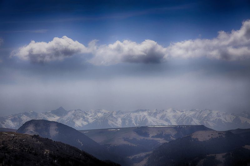 кавказ, , горы Кавказские горы в маеphoto preview