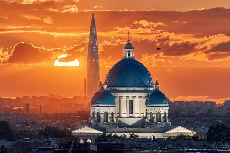 Апельсиновый закат за Троицким соборомphoto preview