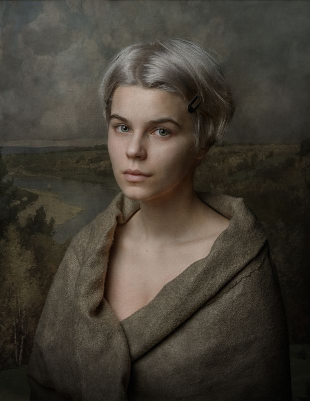 Портрет девушки на фоне русских пейзажейphoto preview