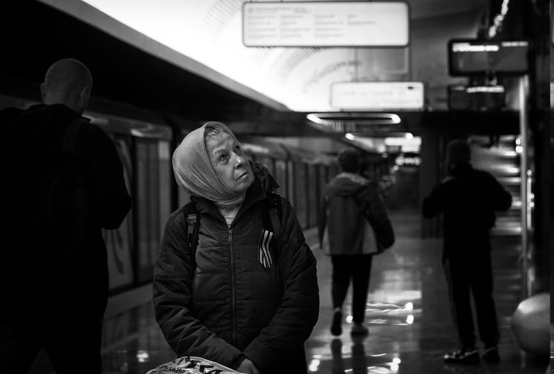 чб фото, метро, пассажиры В Метроphoto preview