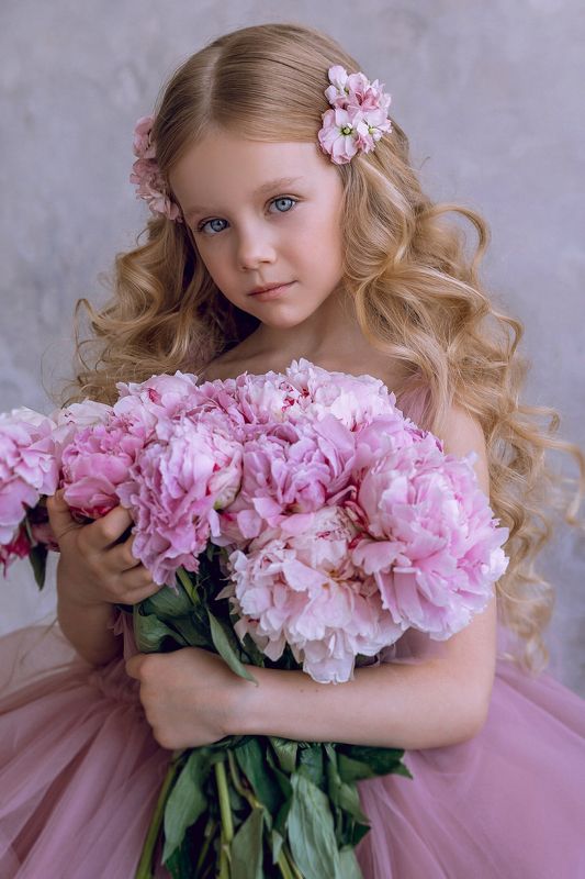 девочка, ребенок, портрет, детский портрет, портрет девочки, глаза. детское портфолио, лето,пионы, розовый, художественное Янаphoto preview
