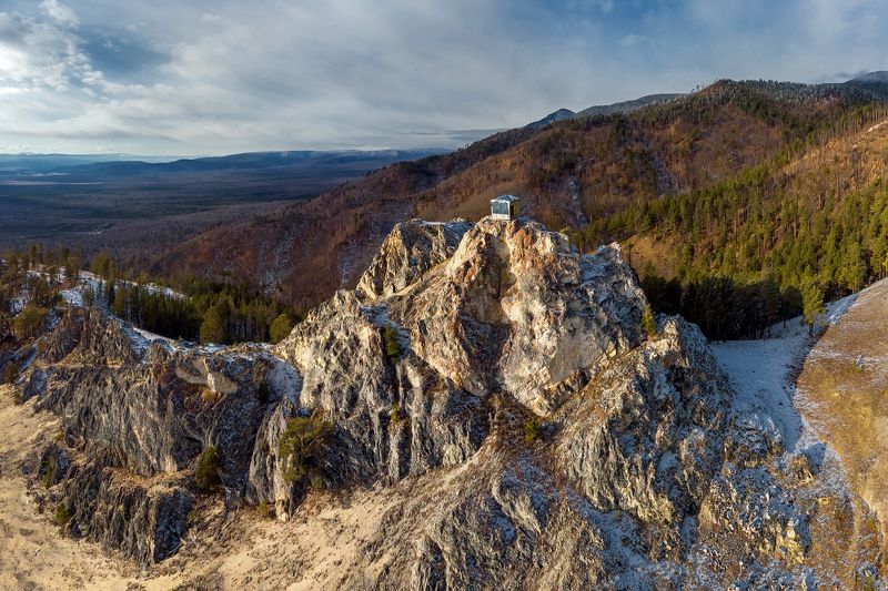 саяны, бурятия, тункинские гольцы Священная скала Буха-Нойонphoto preview