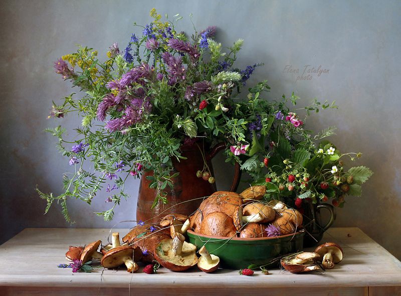 ягоды, цветы, грибы Летние натюрморты с ягодами и грибамиphoto preview