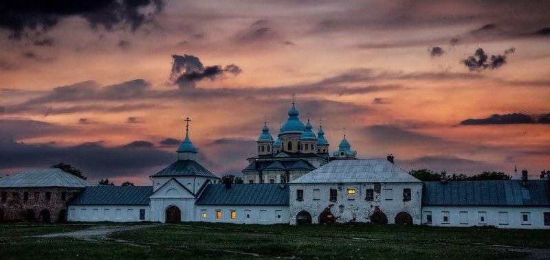 Ночь в монастыре фото превью