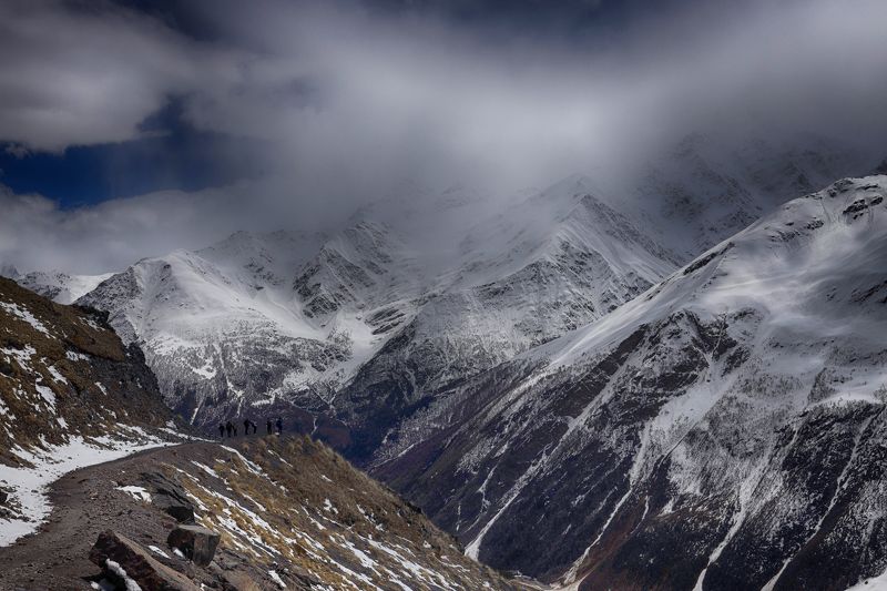 По горной тропеphoto preview