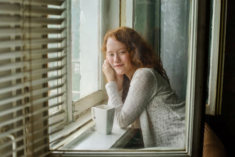 девушка, портрет, жанр, окно Предвкушение встречиphoto preview