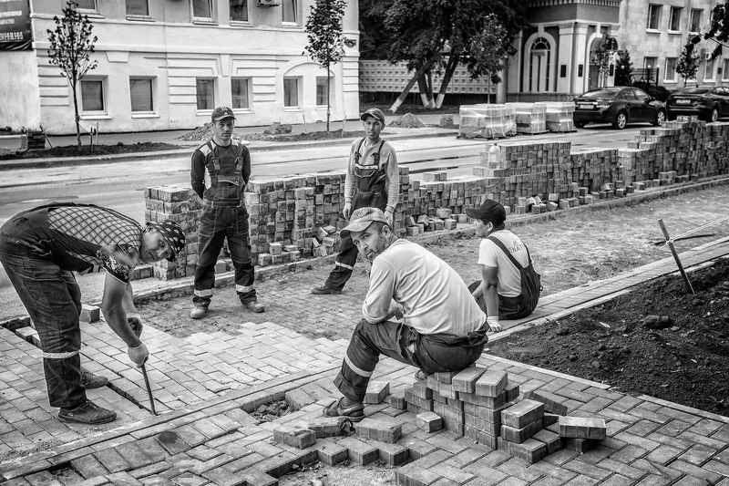 гастарбайтер, жанр, жанровый портрет, стройка, улица, город , архитектура, кирпичи, лето, июнь, вечер Гастарбайтерыphoto preview