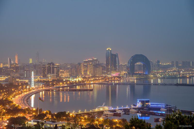 Панорама, вечер, ночь, сумерки, Баку, Нагорный парк, Азербайджан, каспий, море, каспийское море, Crescent, кресент, Панорама вечернего Баку с Нагорного парка. Азербайджан. фото превью