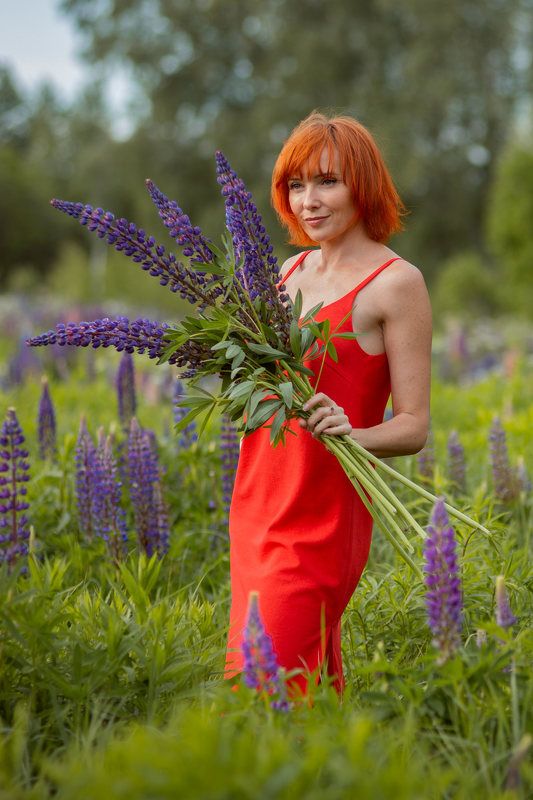 Портрет с люпинами фото превью