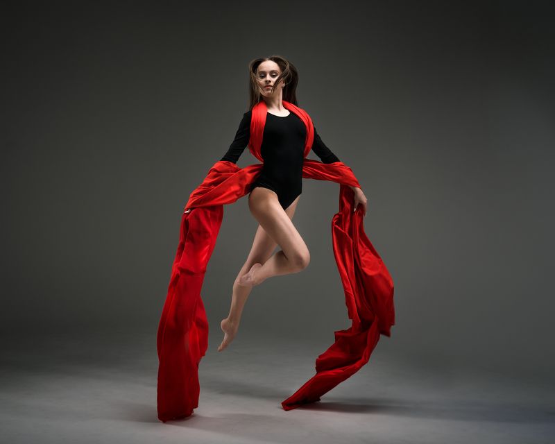 спортивная фотосессия спортарт фото Красное полотноphoto preview