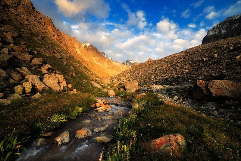 киргизия, горы, ала-арча По дороге до хижины Рацекаphoto preview