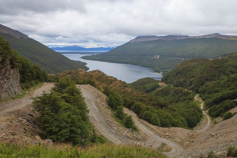 озеро, дорога по дороге на озероphoto preview