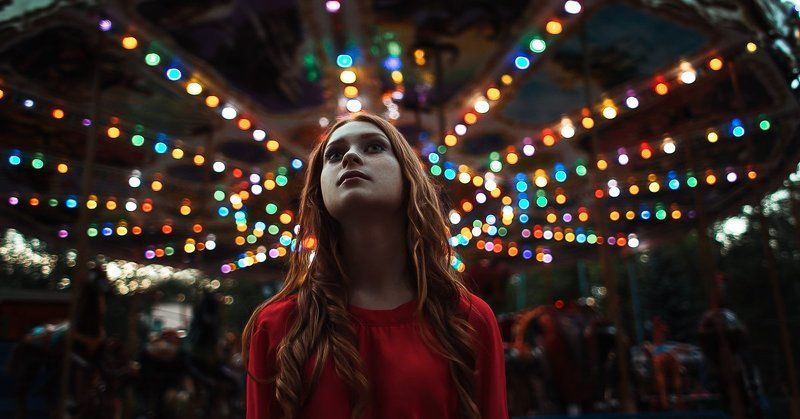 девушка, карусель, вечер, закат, лето, платье, красный фанари ...photo preview