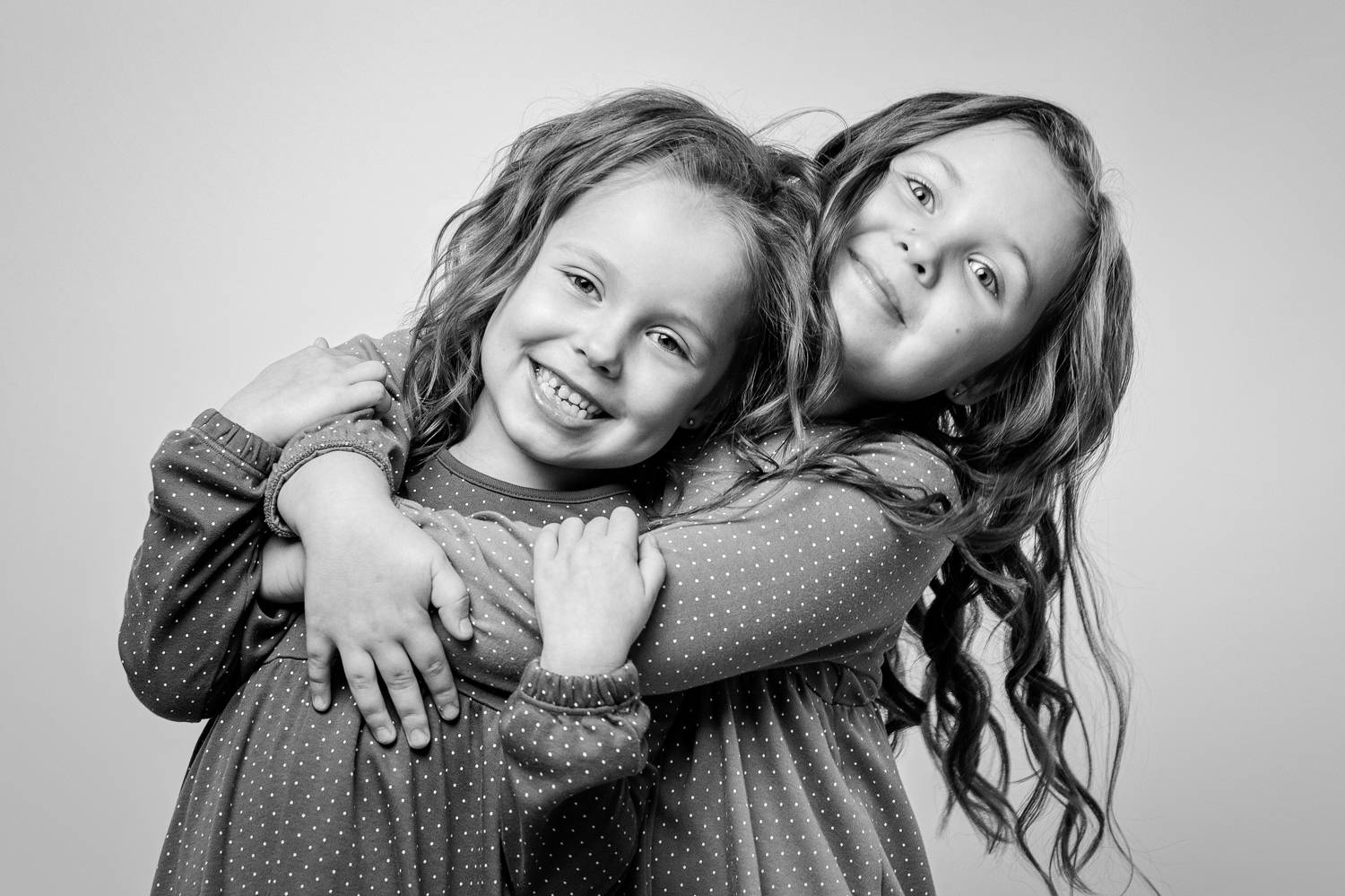 ***. Автор: Дёгтев Евгений дети, девочки, сестры, портрет, ч/б, Дёгтев Евгений