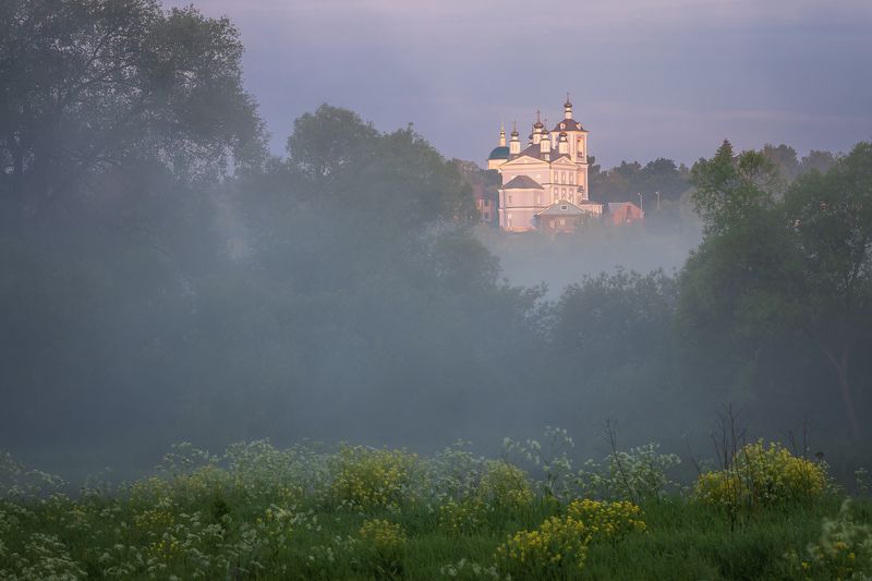 храм церковь рассвет природа туман россия московская_область В первых лучах солнцаphoto preview