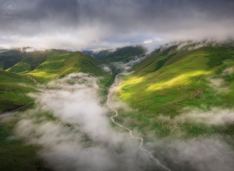 горы, облака, лето, альпийские луга, фототур в северную осетию, рассвет, река, дигория Окутаны облакамиphoto preview