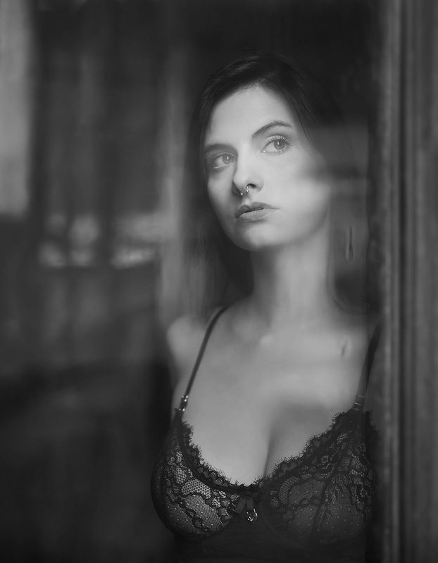 woman, window, bw Maruphoto preview