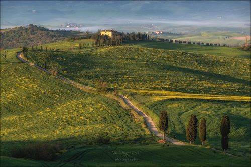 Вдаль ведет меня дорога.