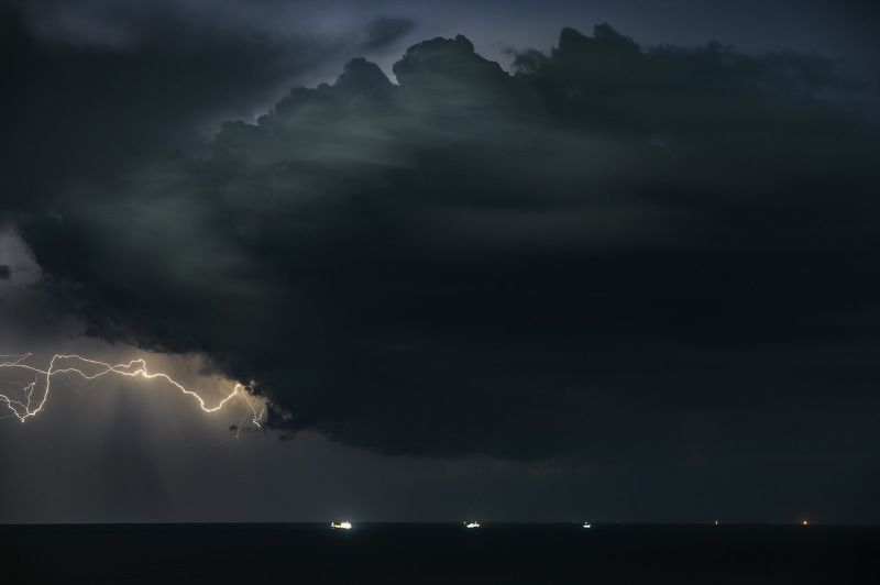 над ночным морем...photo preview