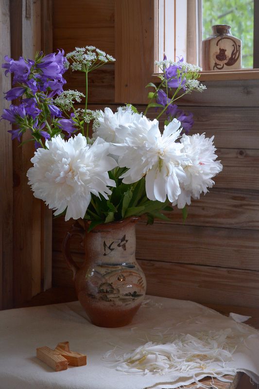 Белых пионов цветphoto preview