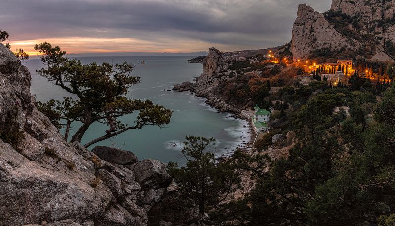 закат море скалы облака Крым Симеиз  Бухта желания фото превью