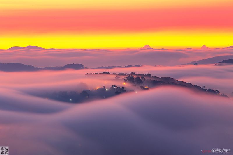 quanphoto, landscapes, sunrise, dawn, morning, long_exposure, purple, plateau, highland, city, clouds, long_exposure, vietnam Sunrise above the Cloudsphoto preview
