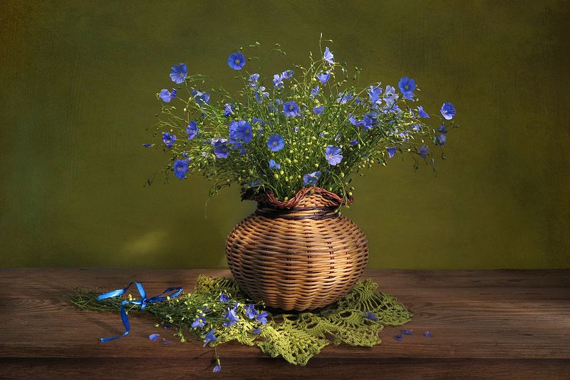 натюрморт,цветы,лен,салфетка,плетеная ваза,ленточка Цветы льнаphoto preview
