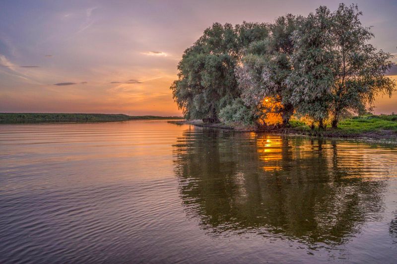 у села  камышово ВЕЧЕР  НА  РЕКЕphoto preview