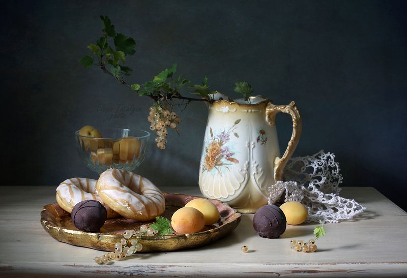 кувшин, пончики, фрукты Вкусняшкиphoto preview