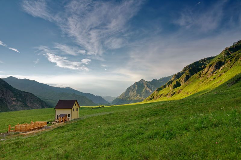 Домик в горахphoto preview