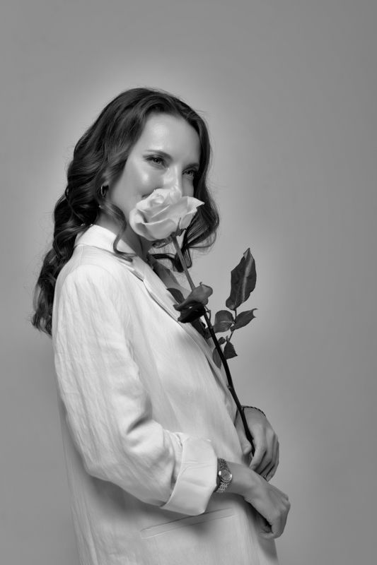 #женскийпортрет #чернобелое #девушкасрозой #надеждасок Надежда.photo preview