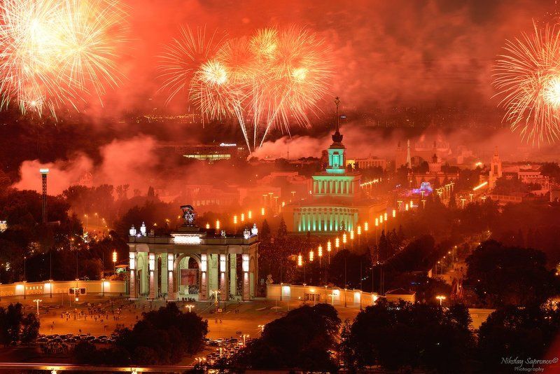 москва, вднх, ввц, салют, феерверк, праздник, юбилей, городской пейзаж Салют на 75-летие ВДНХphoto preview