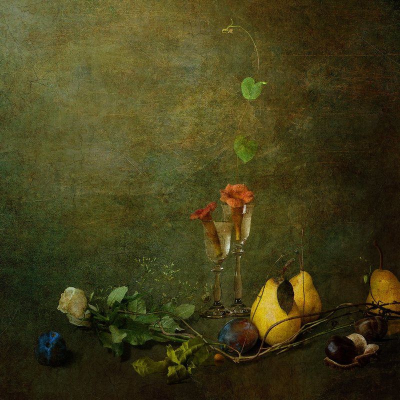 груши розы сливы с рюмкамиphoto preview