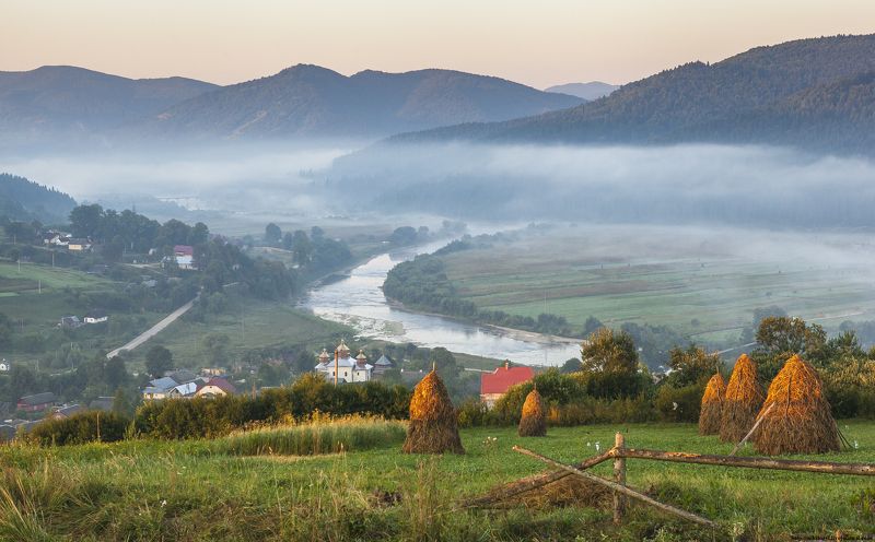 утро, лето, туманы, рассвет Карпатское утроphoto preview