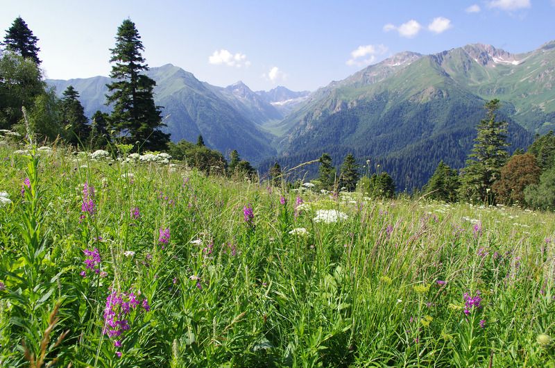 над долиной Ачипстыphoto preview